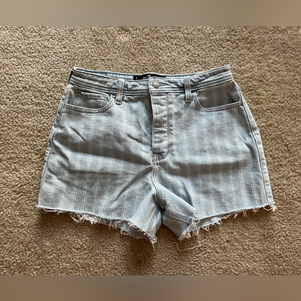 Hollister Ultra High Rise Mom Short 3” Size 9/29